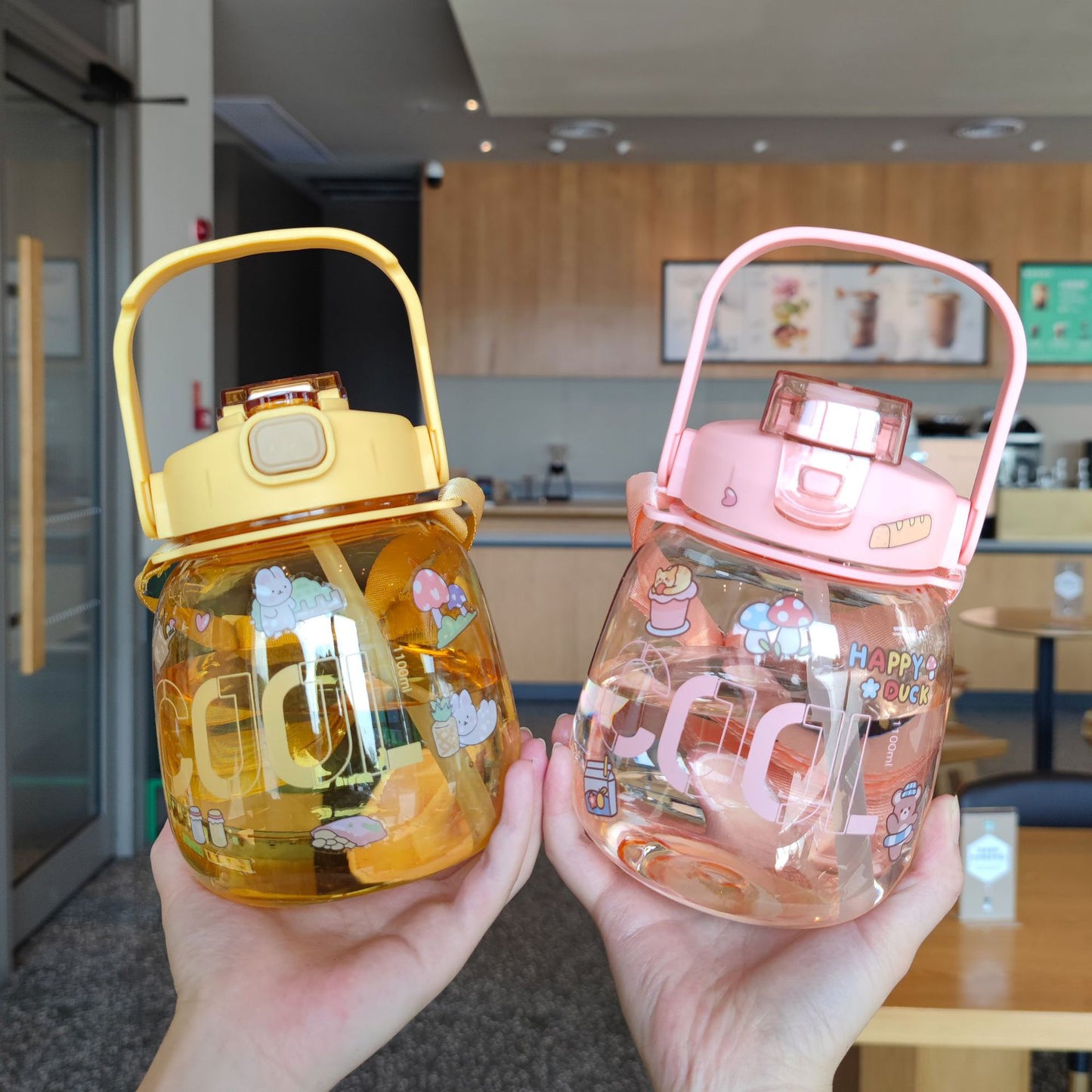 Damen farbenfrohe und auslaufsichere Trinkflasche mit ergonomischem Tragegriff Karnz