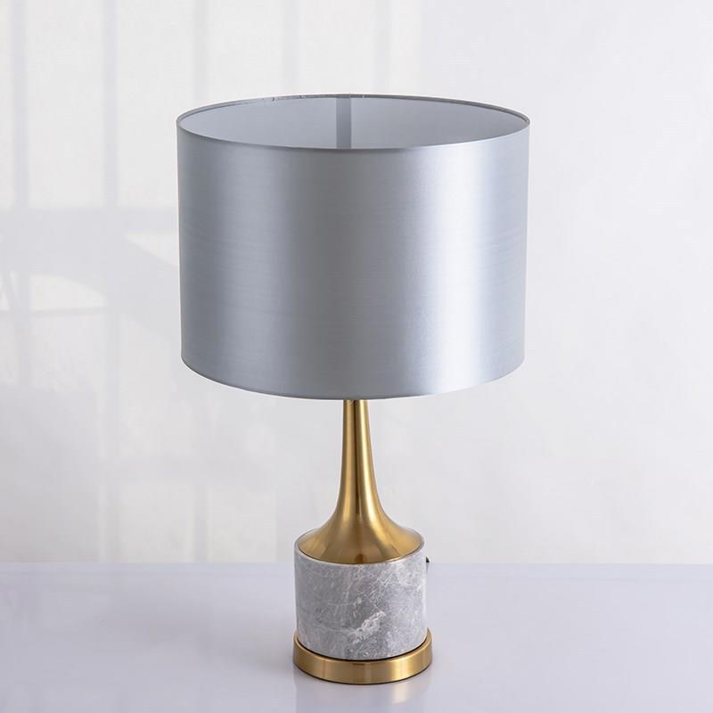 Moderne anspruchsvolle Tischlampe
