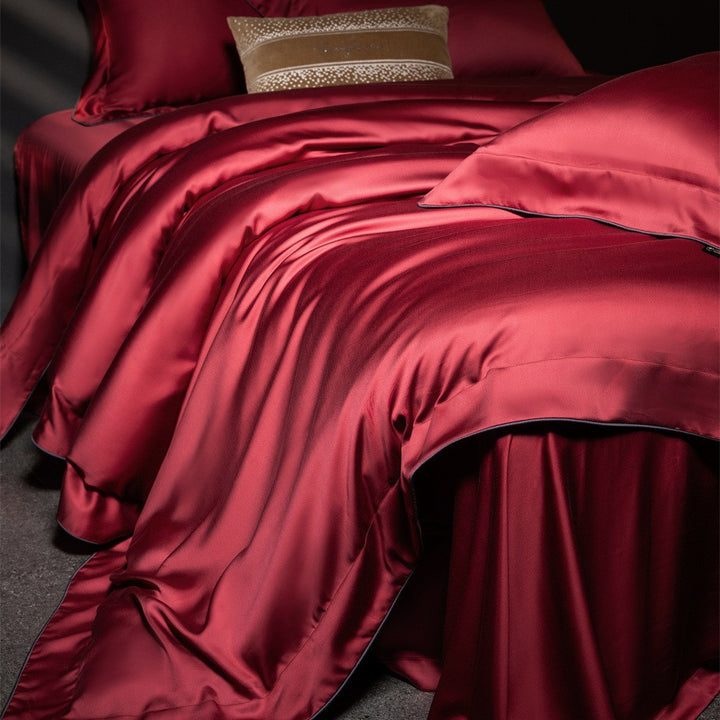 Luxuriöses Satin-Bettwäsche-Komplettset mit seidig-fließender Oberfläche und feiner Kederkante
