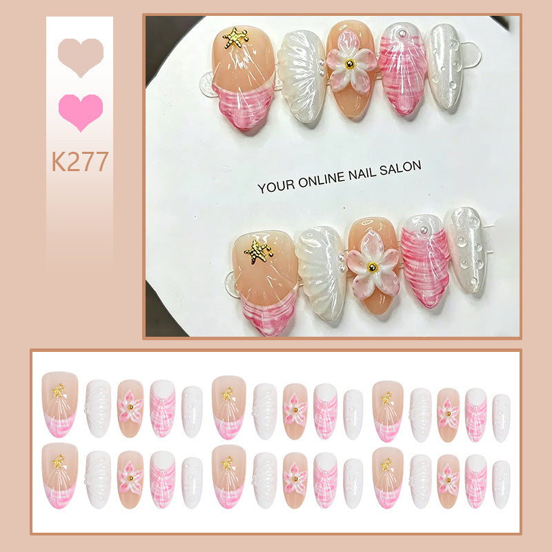 Kunstnagel-Set mit floralen und glamourösen Akzenten Karnz
