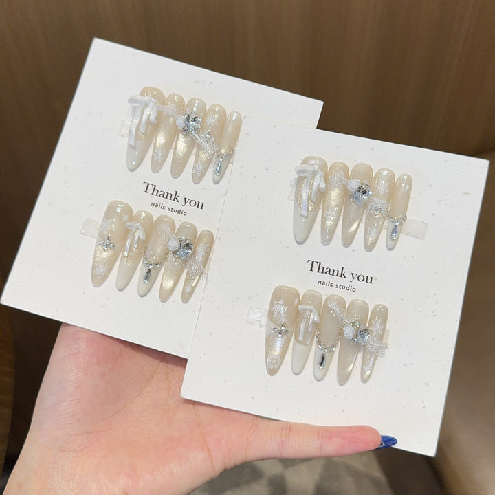 Kunstnagel Set mit Festlichem Design Karnz