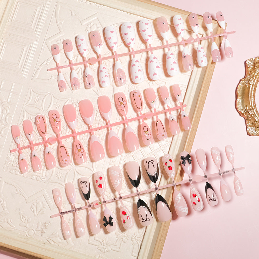 Elegantes florales Akzent Press-On Nagelset Karnz