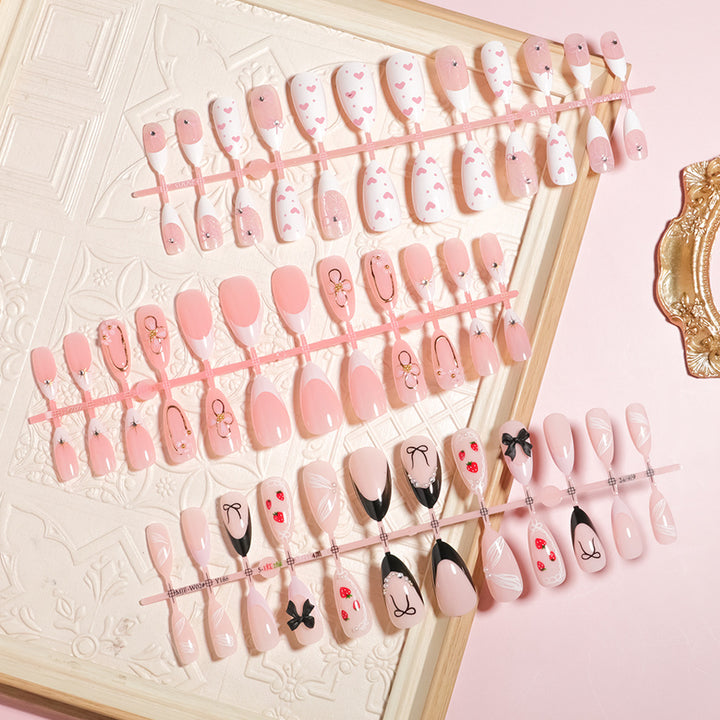 Elegantes florales Akzent Press-On Nagelset Karnz
