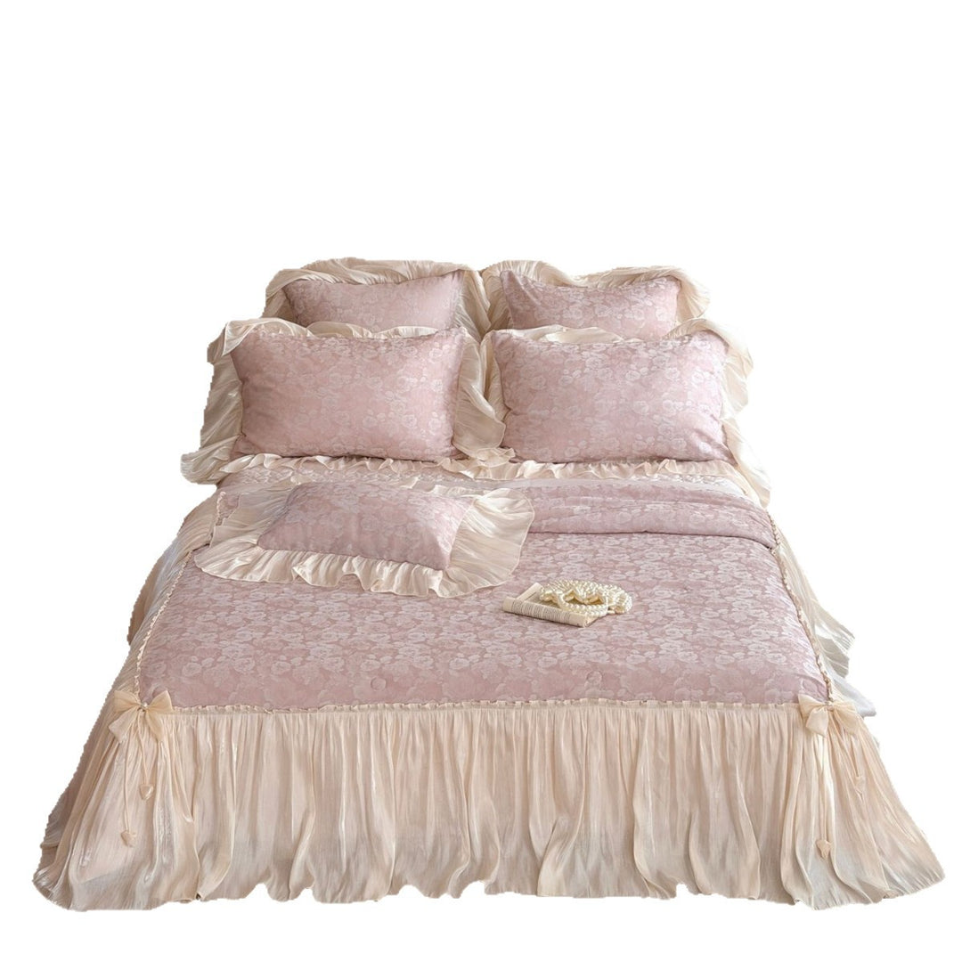 Luxuriöses Rüschen-Bettwäsche-Set aus Satin mit Steppdecke und Bettrock