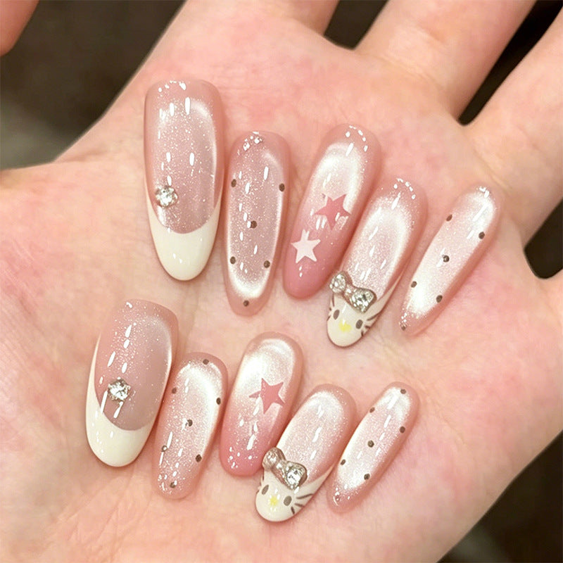 Kunstnagelset mit eleganten Glitzerakzenten Karnz