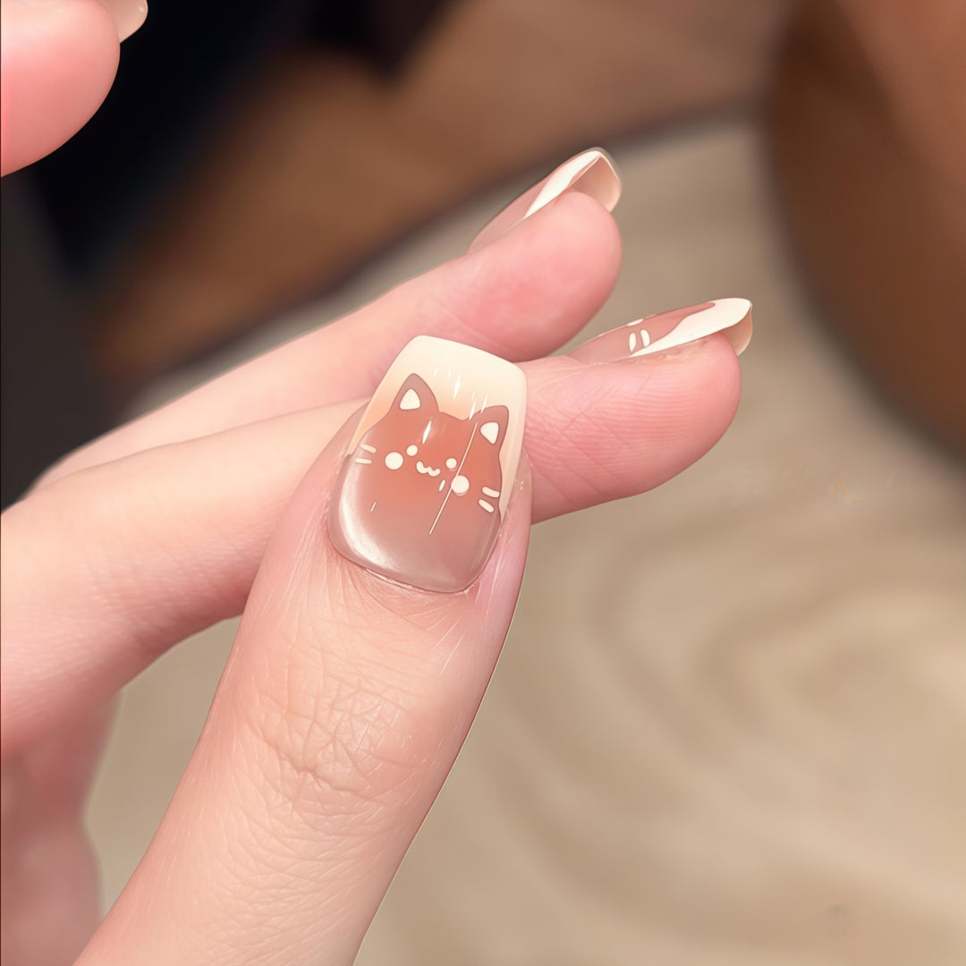 Kunstnägel mit Elegantem Französischen Design Karnz