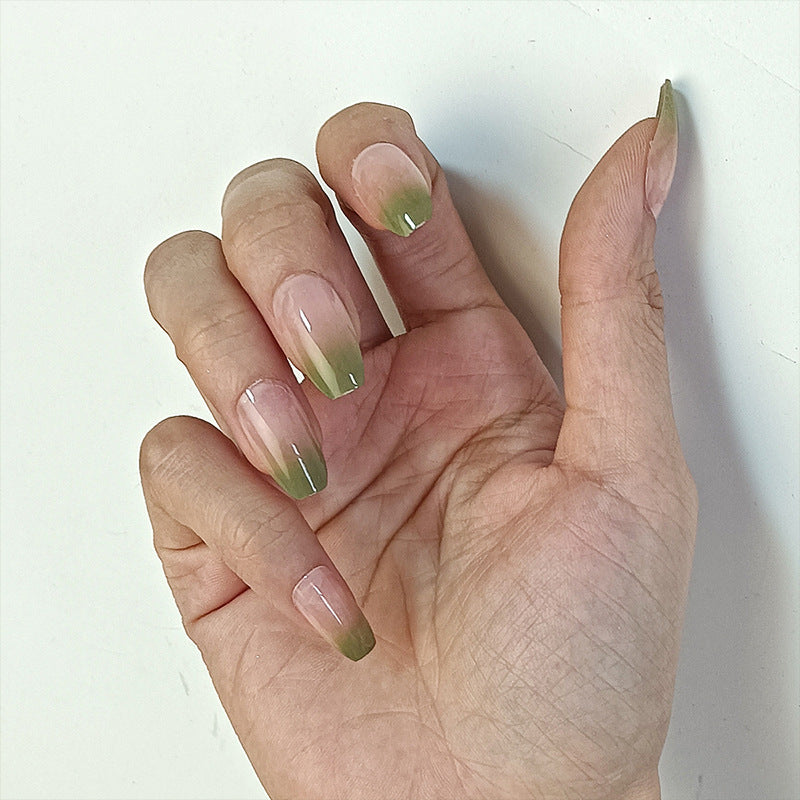 Kunstnägel mit floralem Minimalismus Karnz