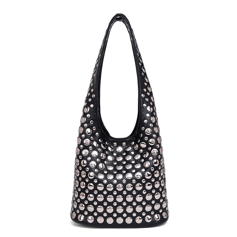 Nietenleder Schultertasche Karnz