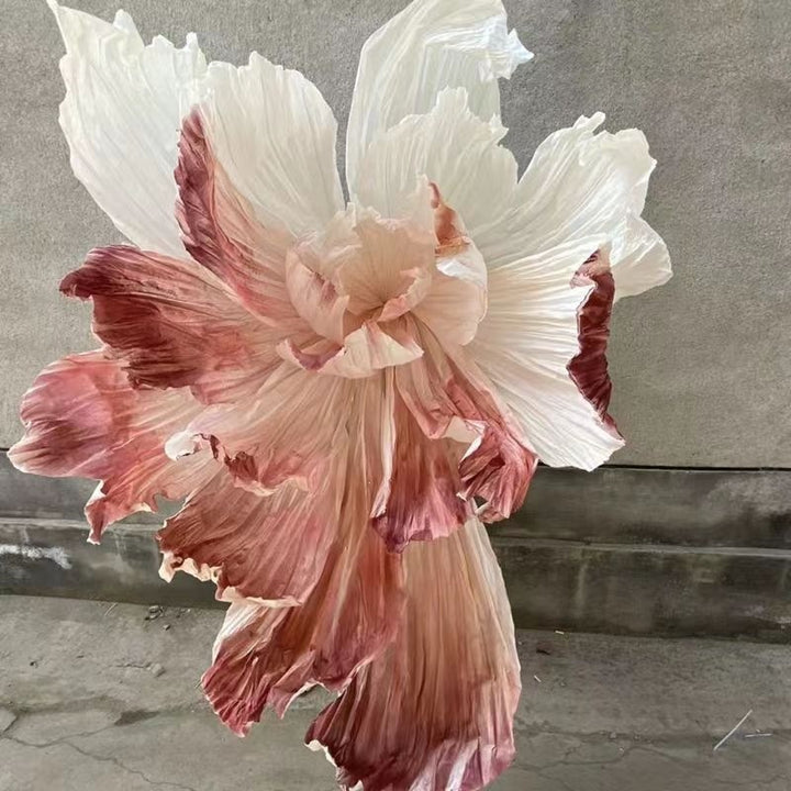 Oversized Blumenskulptur