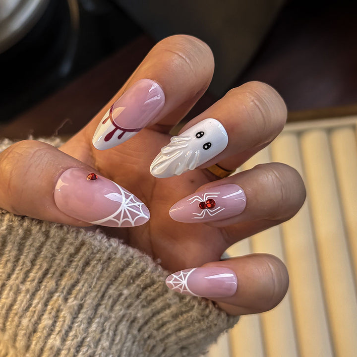 Kreatives thematisches Press-On Nagelset Karnz