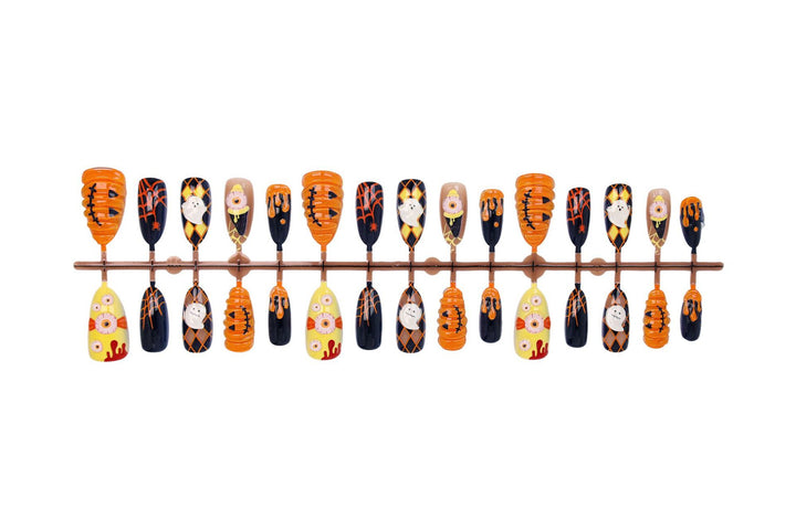 Kunstnagelset mit Halloween-Motiven und festlichen Designs Karnz
