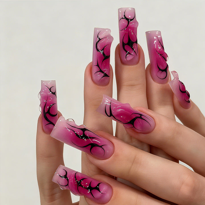 Kunstnägel mit floralem und künstlerischem Design Karnz