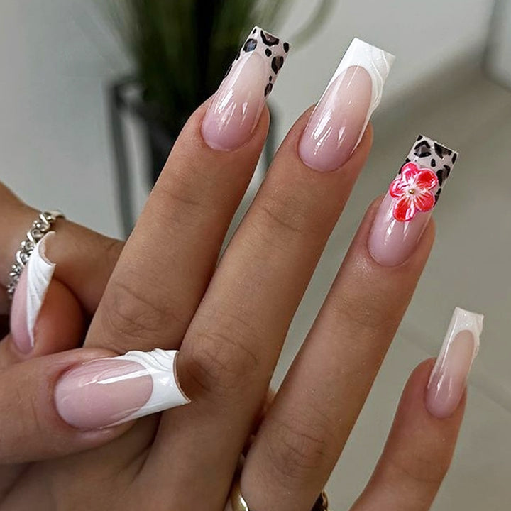 Künstlerisches Press-On-Nagelset mit floralen und abstrakten Designs Karnz