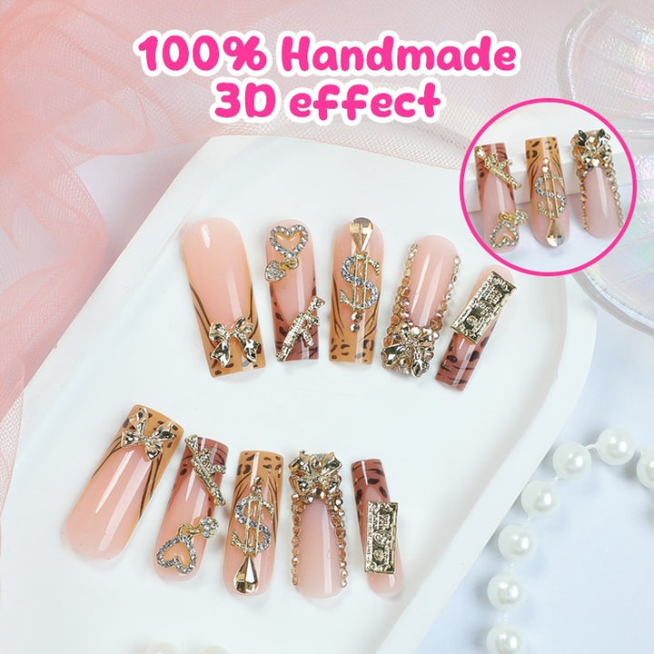 Kunstnagelset mit glamourösen Designs und 3D-Akzenten Karnz