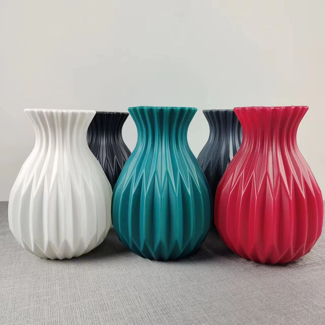 Moderne dekorative strukturierte Vase Karnz