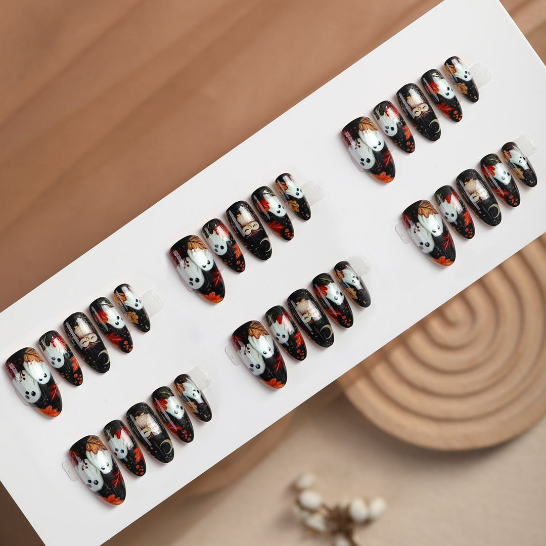 Kreatives Kunstnagelset mit Halloween-Motiv Karnz