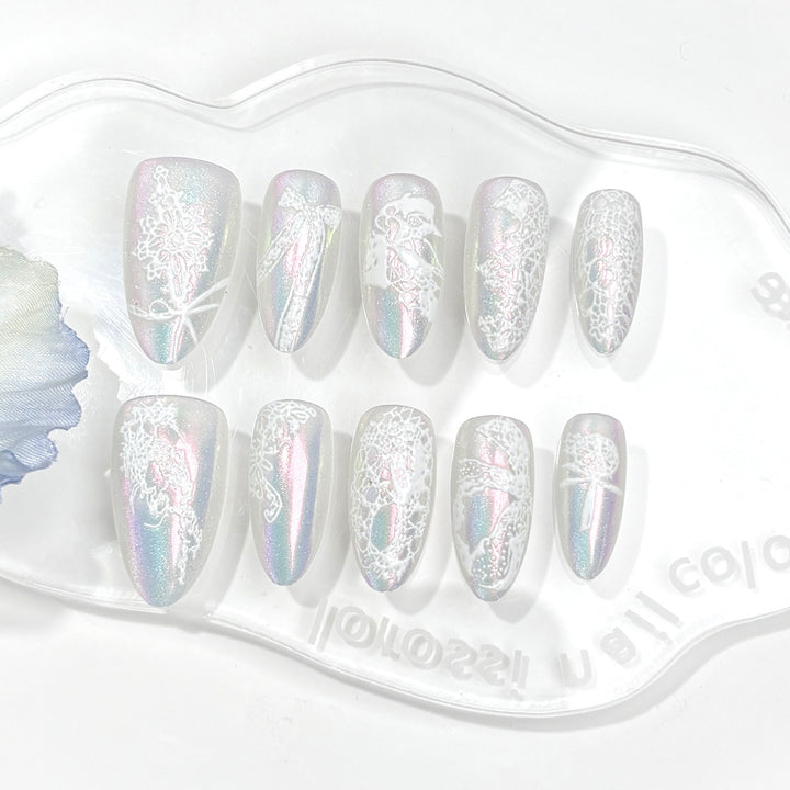 Press-On Nagelkunst-Kollektion mit holografischem Spitzenmuster