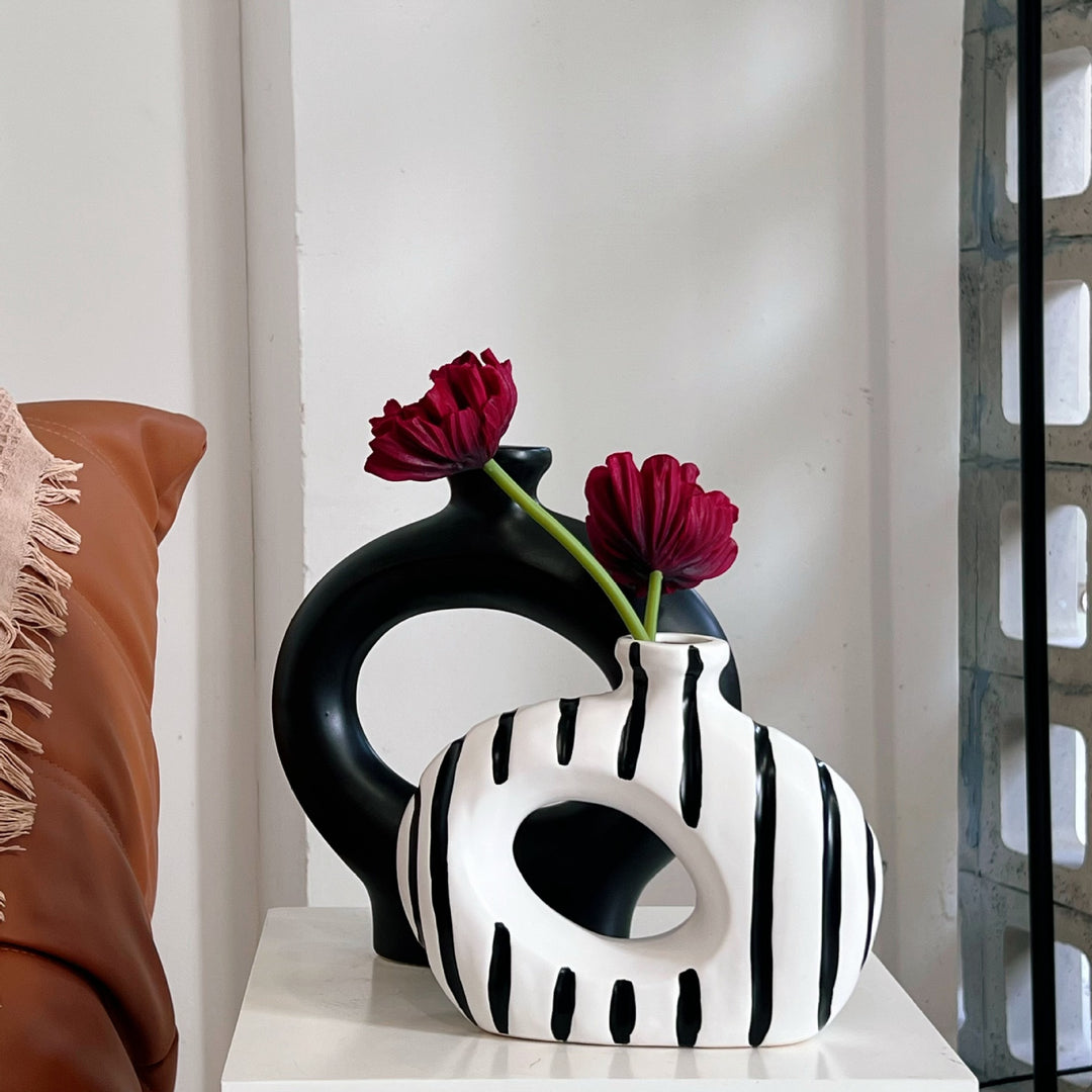 Künstlerische abstrakte Keramikblumenvase für das Heim