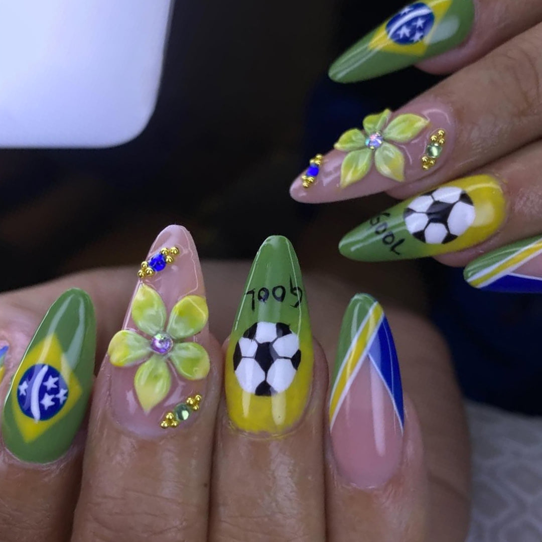 Themen Fußball-inspirierte Nagelverlängerungen Karnz