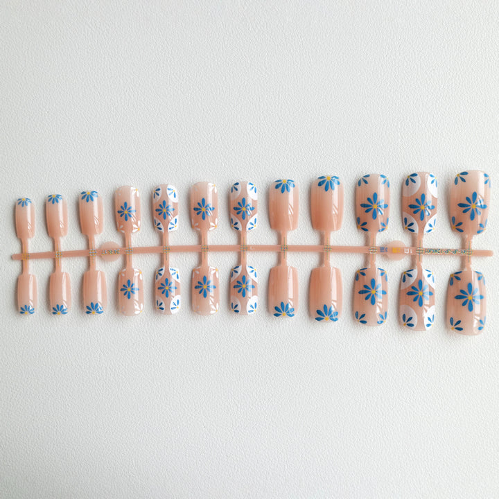 Florales Acryl-Nagelkunst-Design