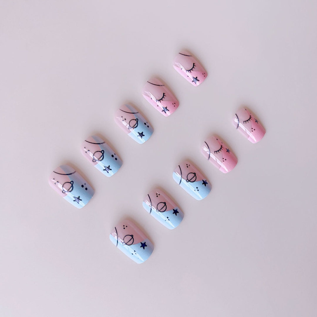 Kunstnagelset mit künstlerischen Motiven Karnz