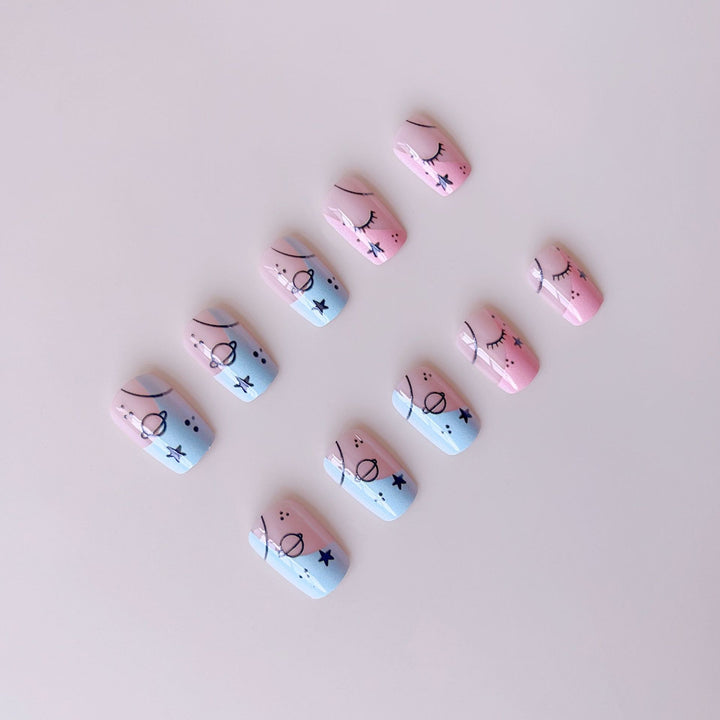 Kunstnagelset mit künstlerischen Motiven Karnz