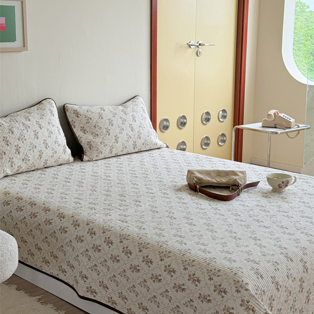 Leichtgewichtiges Baumwoll-Kantha-Stil Wendedecke und Paspel-Kissenbezug-Set