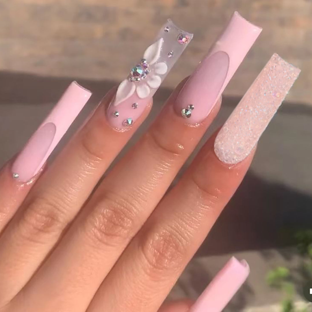 Glamouröses Floral Press-On Nagelset Karnz