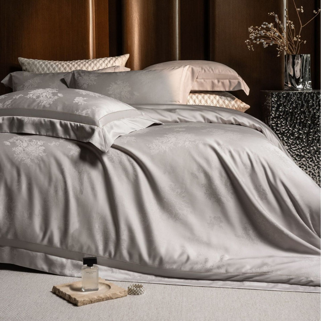 Luxuriöse Satin-Jacquard Bettwäsche-Garnitur mit feinem Damast-Ornament und Oxford-Kissen