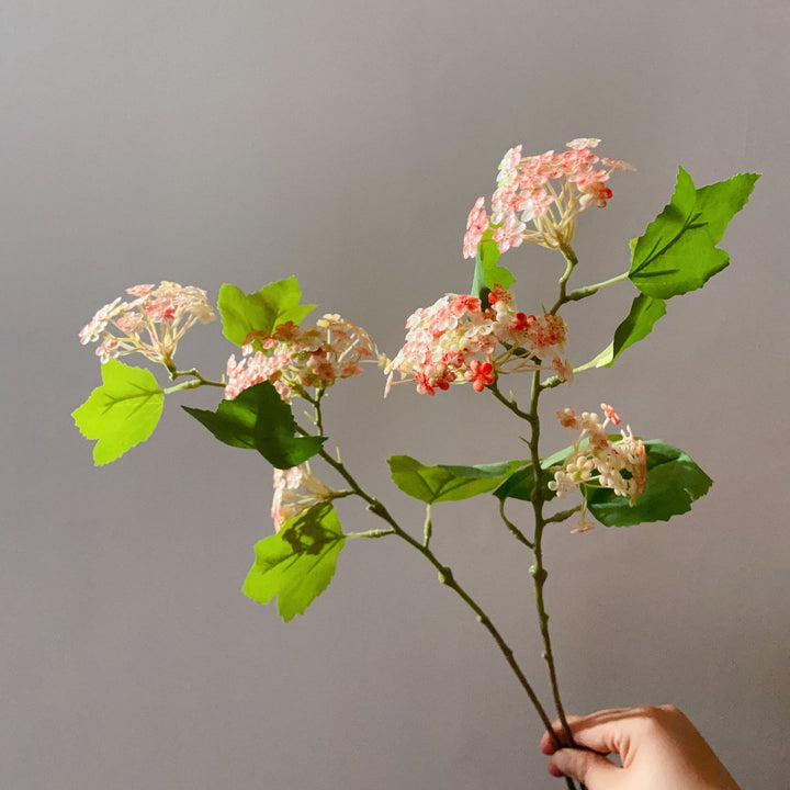 Realistische dekorative Blumenstängel