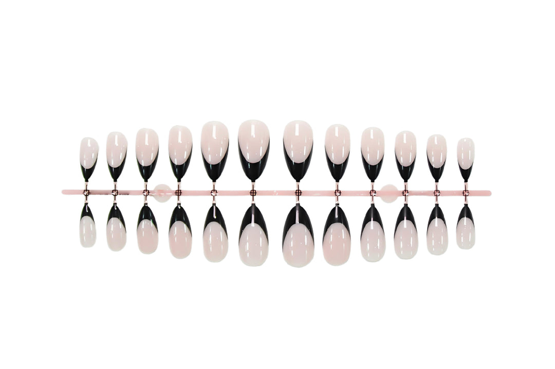 Kunstnagel Set mit eleganten French-Spitzen Karnz
