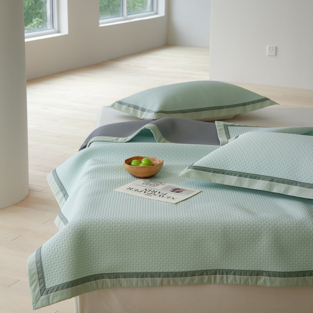 Stepp-Tagesdecke mit strukturiertem Waffelmuster und Kissenbezügen