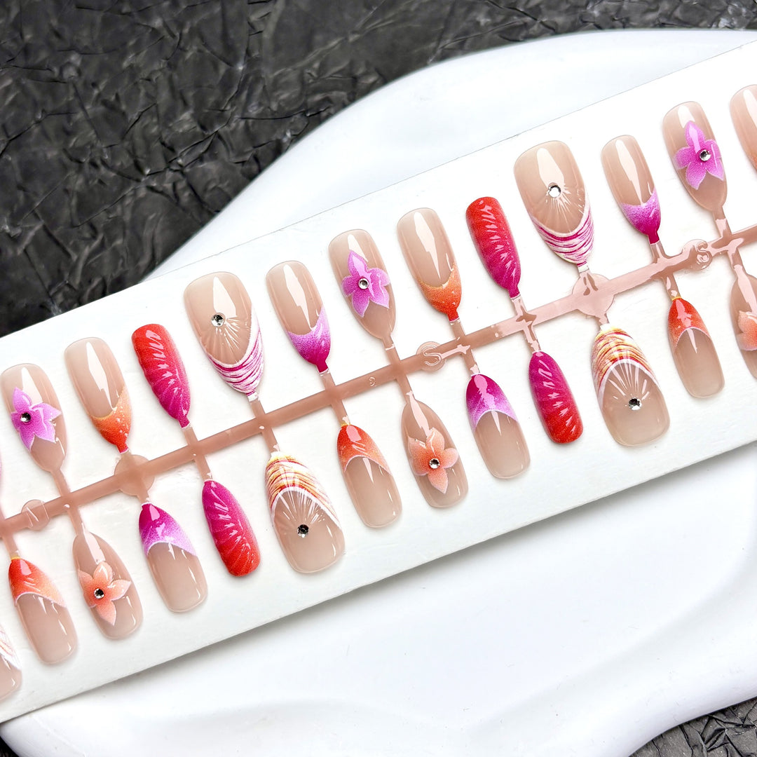Künstlerisches Press-On Nagelkunstset mit floralen Designs