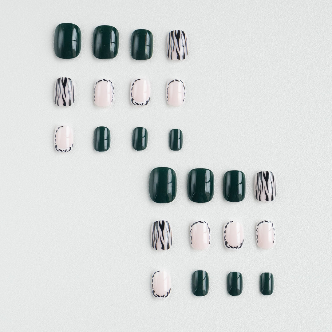 Künstlerisches Nail Art Set mit geometrischen Mustern