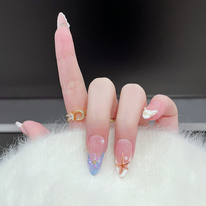 Künstlerisches Press-On Nagelkunst Set mit floralem und Seestern Design Karnz