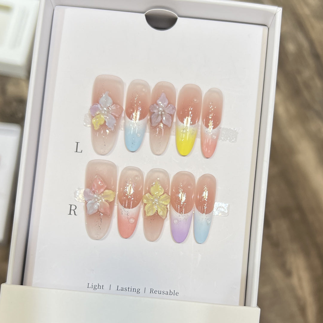 Blumeninspiriertes künstlerisches Press-On-Nagelset Karnz