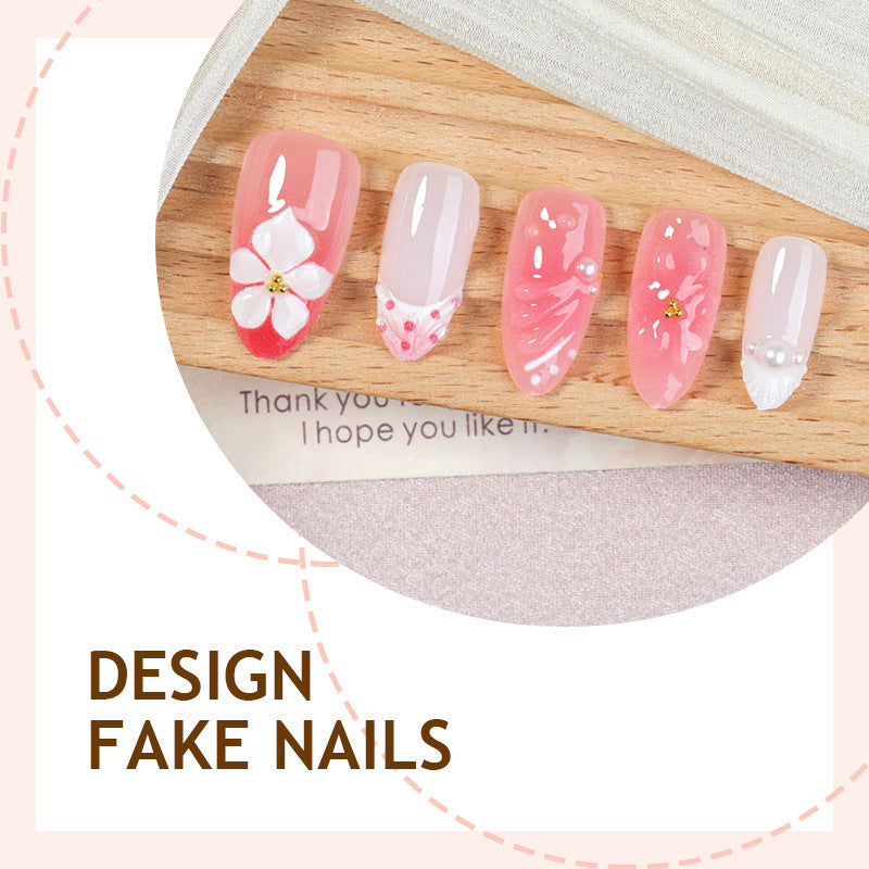 Kunstnagelset mit eleganten floralen Akzenten Karnz