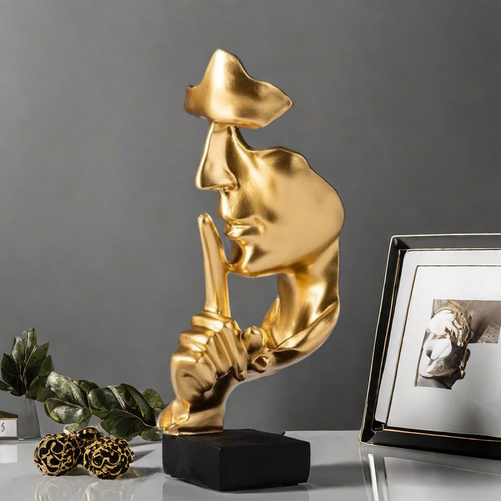 Kunstvolle Figur mit schüßermotiv Karnz