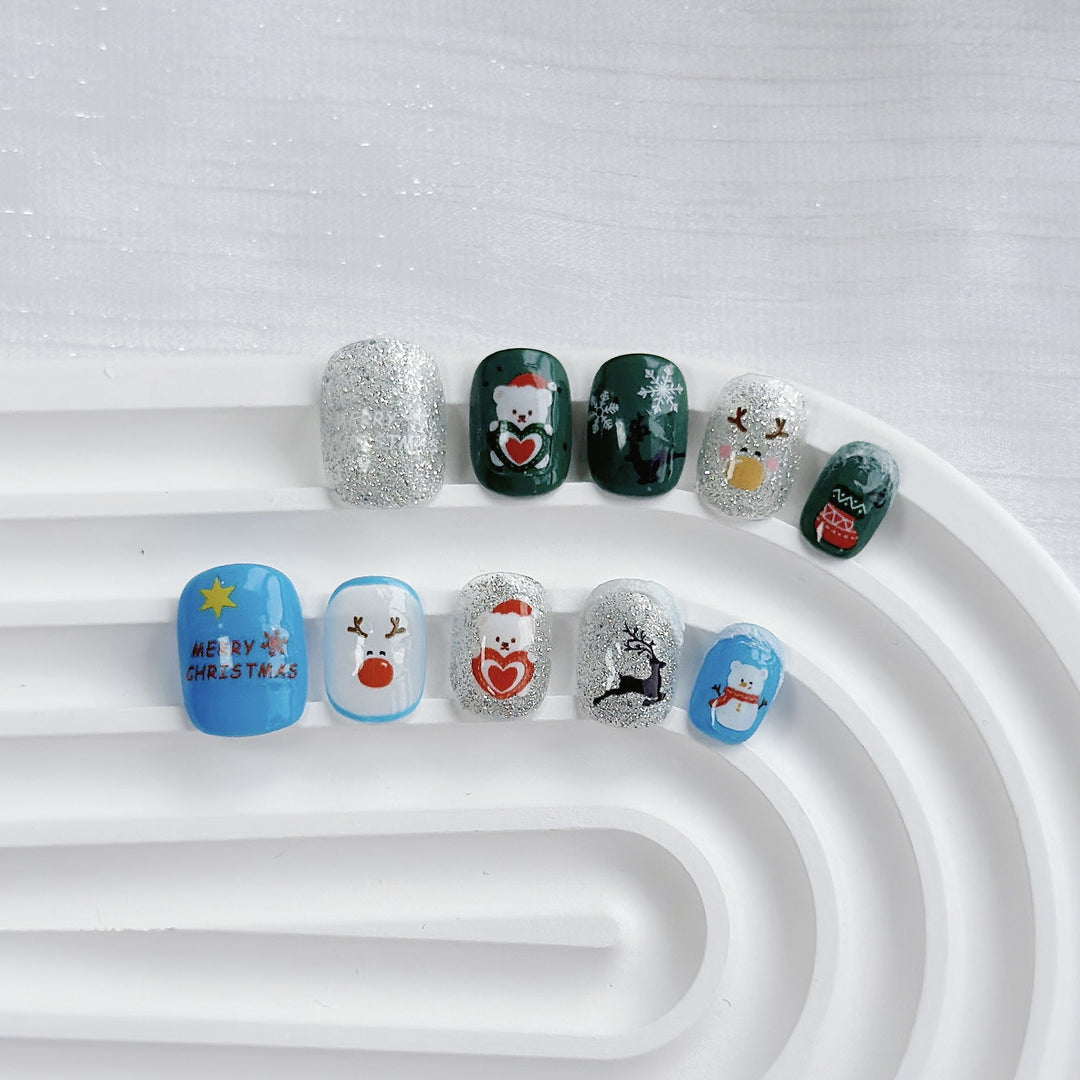 Künstlerisches Press-On Nagelkunstset mit Herz- und himmlischen Designs
