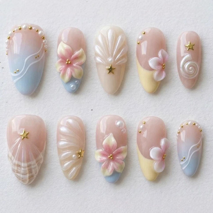 Kunstnagelset mit elegantem Blüten- und Muscheldesign Karnz