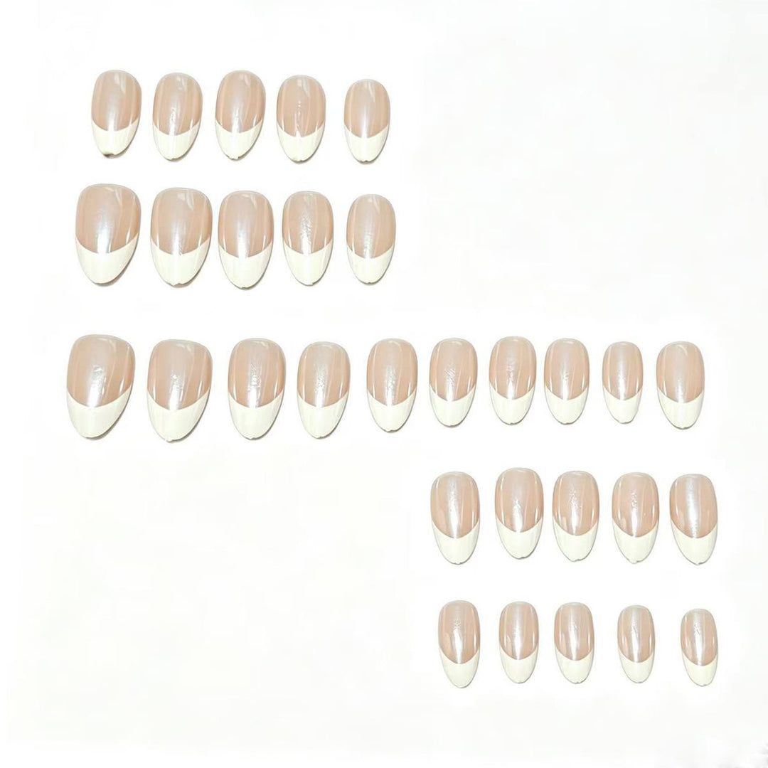 Elegantes French Tip Nagelkunstset Karnz