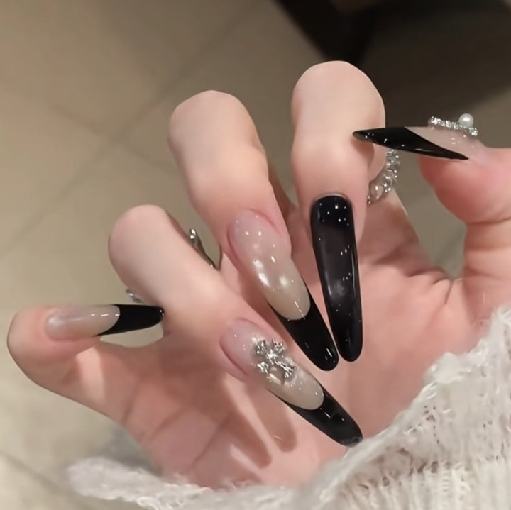 Glamouröse Stiletto-Nageldesigns