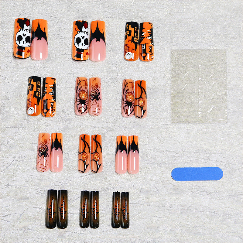 Kunstnagelset mit Halloween-Motiven und kreativem Glitzer Karnz