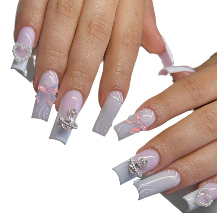 Glamouröse 3D dekorierte Nagelverlängerungen Karnz