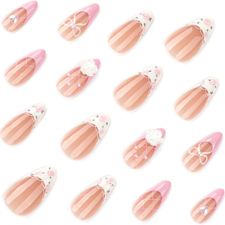 Kunstvolle Nagelkunst mit floralen Details und Schleifenverzierungen Karnz