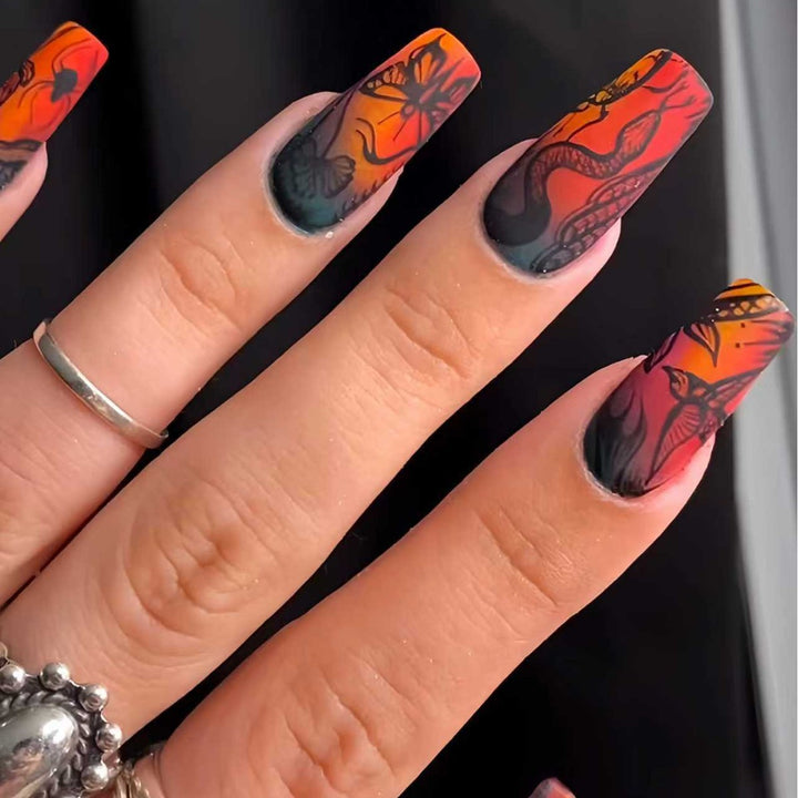 Künstlerische Nagelkunst Karnz