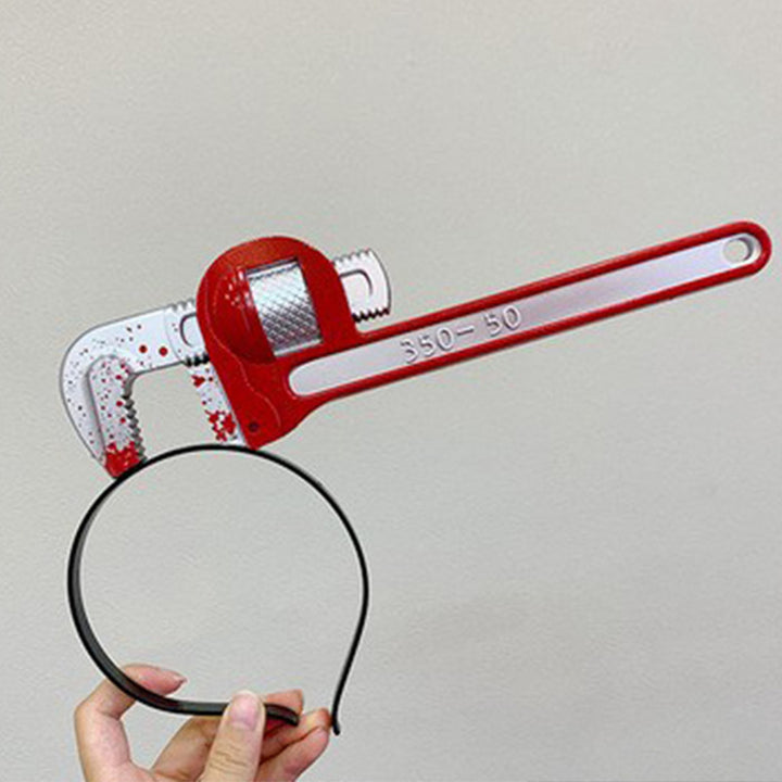 Kreatives Haarband im Werkzeugdesign