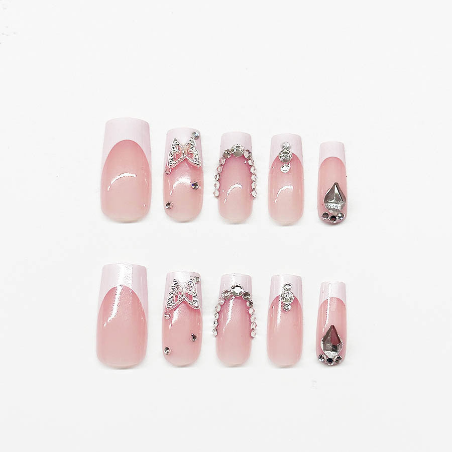 Kunstnagelset mit eleganten Strass- und Glitzerverzierungen Karnz