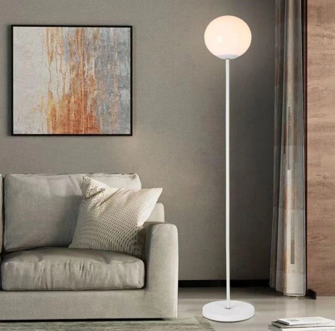 Minimalistische Globe Stehlampe