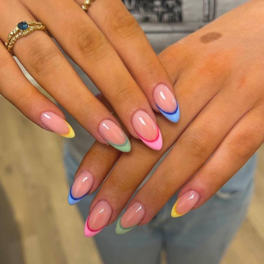 Trendige mehrfarbige French Tip Press-On Nägel